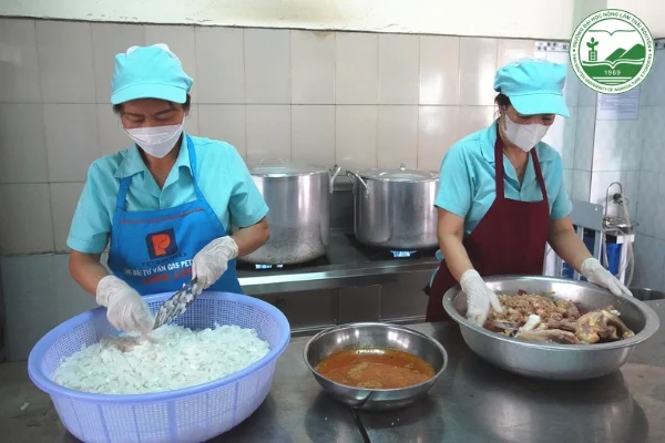 Thach thuc ve nhan luc