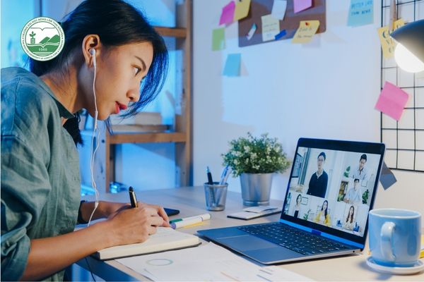 Chọn chương trình học đại học online cho người đi làm