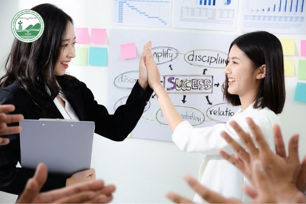 Học văn bằng 2 ở trường khác mang lại kiến thức chuyên môn mới và mở ra nhiều cơ hội phát triển