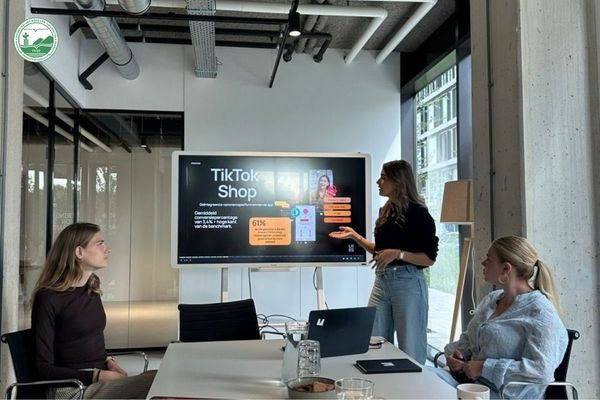 Nhân sự Marketing - Truyền thông thuyết trình và phân tích chiến dịch trên nền tảng số
