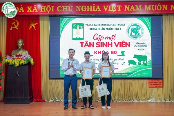 Buổi lễ gặp mặt tân sinh viên tại Trường Đại học Nông Lâm - Đại học Huế