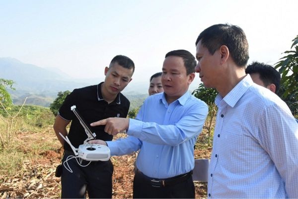 Ứng dụng thiết bị bay không người lái UAV giám sát sức khỏe cây trồng trong nông nghiệp công nghệ cao
