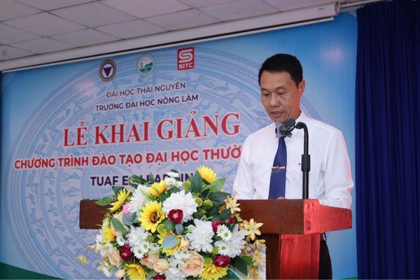 PGS.TS. Lê Văn Thơ - Phó Hiệu trưởng Trường Đại học Nông Lâm Thái Nguyên phát biểu trong buổi lễ khai giảng.