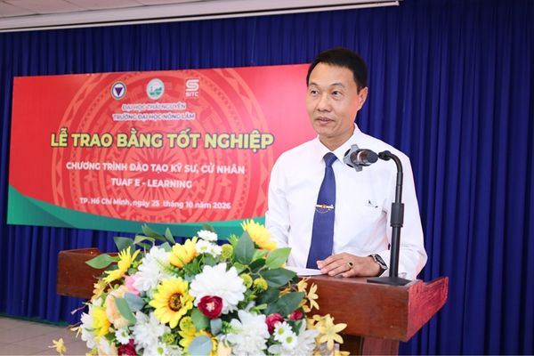 PGS.TS. Lê Văn Thơ – Phó Hiệu trưởng TUAF phát biểu chúc mừng các tân cử nhân, tân kỹ sư tại Lễ trao bằng tốt nghiệp 2026